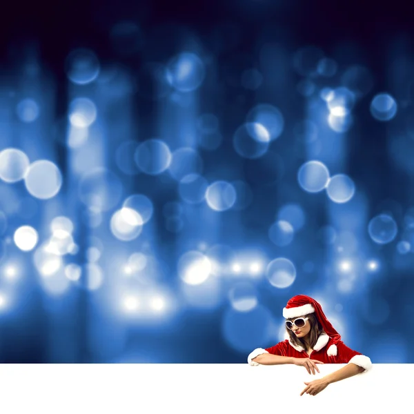 Santa vrouw met lege banner — Stockfoto