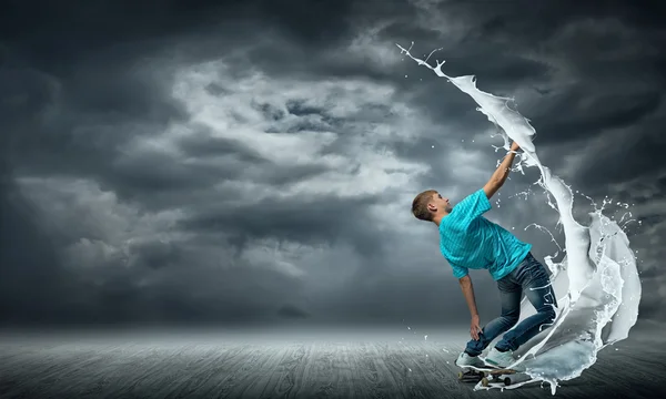 Cara andar de skate — Fotografia de Stock