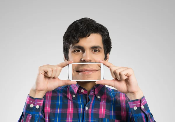 Young man holding smartphone — Stock Photo, Image