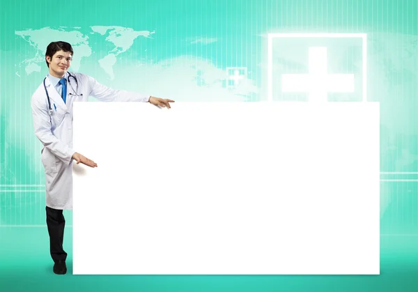 Lekarz trzymając pusty transparent — Zdjęcie stockowe