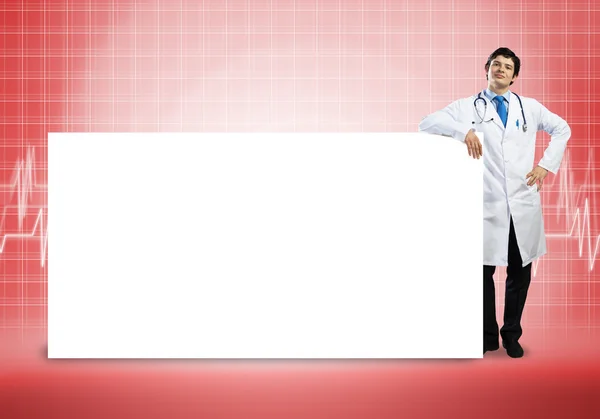 Guapo doctor con banner en blanco — Foto de Stock