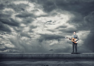 işadamı akustik gitar çalmak