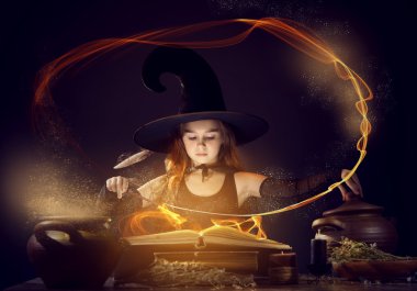 küçük halloween cadı