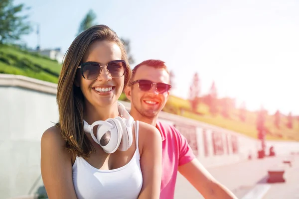 Happy smiling couple — Stock Photo, Image