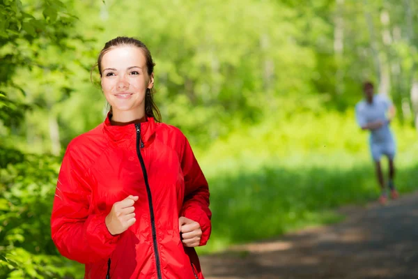 Giovane atleta donna in corsa — Foto Stock