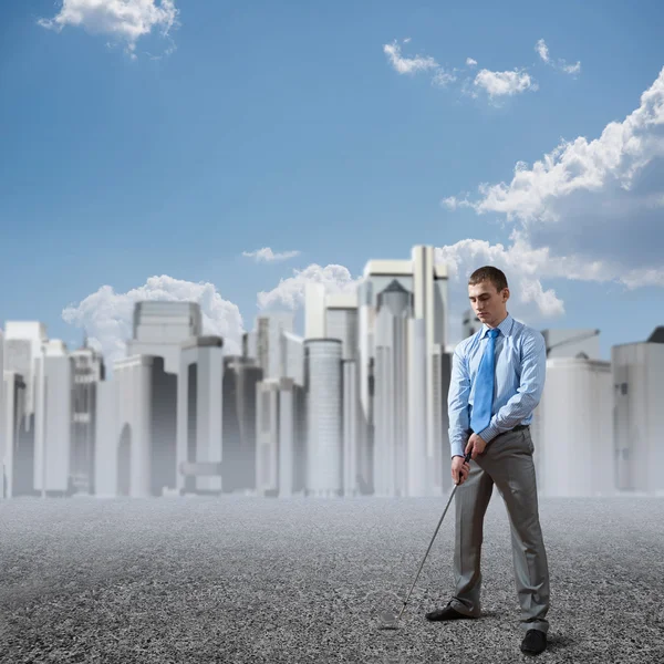 Empresario jugando al golf — Foto de Stock