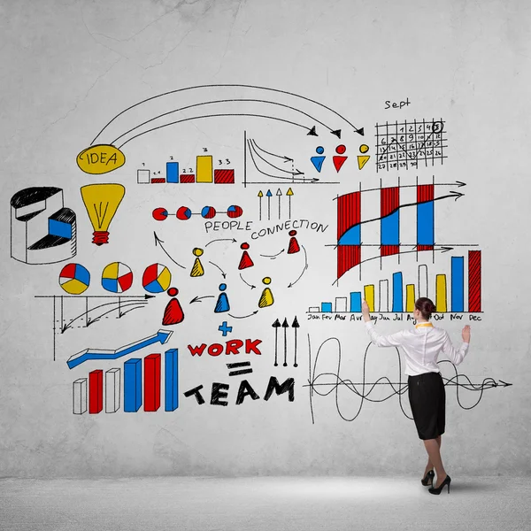 Mujer de negocios dibujando ideas — Foto de Stock