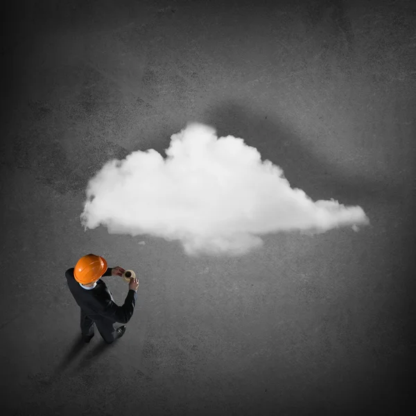 Inženýr muž a myšlenka cloud — Stock fotografie