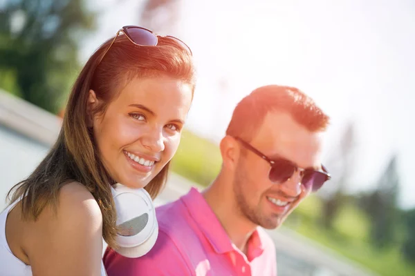 Pareja teniendo cita al aire libre —  Fotos de Stock