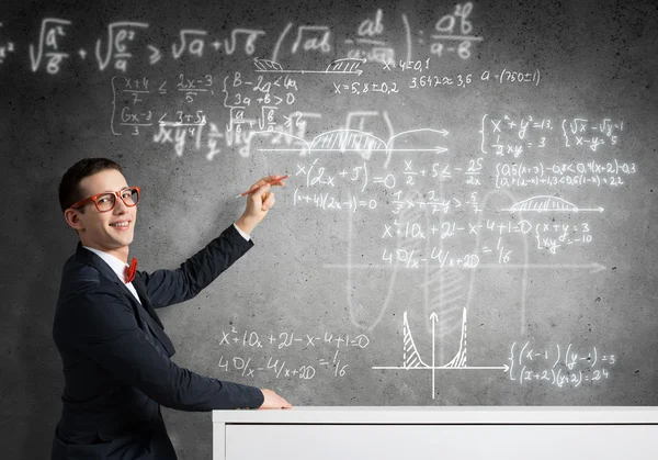 Student tekening wetenschap formules — Stockfoto