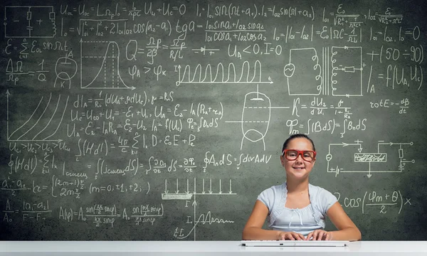 Pequeno génio da escola — Fotografia de Stock