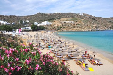 Ada Beach ve Bay tarihinde Yunan Mykonos, Yunanistan