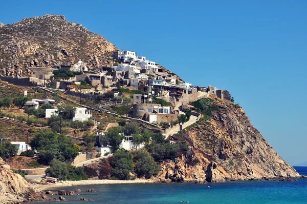 Colina com bungalows na costa do mykonos grego da ilha, greece — Fotografia de Stock