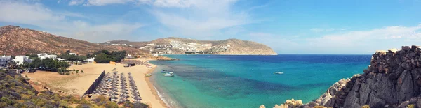 Panoramablick über die Landschaft auf der griechischen Insel Mykonos - einsamer Strand mit türkisfarbenem Meer — Stockfoto