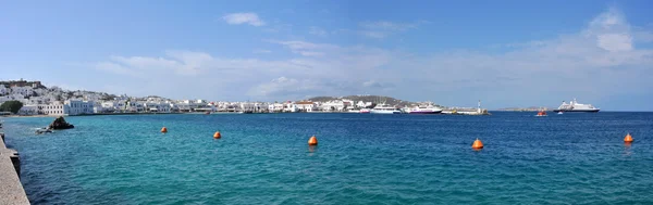 Malé město na pobřeží řecký ostrov mykonos — Stock fotografie
