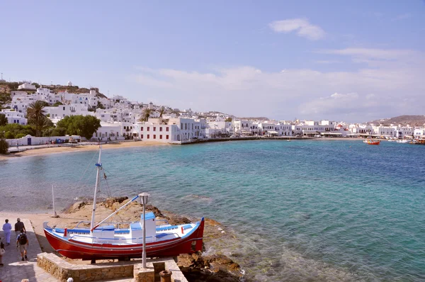 Pequena cidade na costa da ilha grega mykonos — Fotografia de Stock