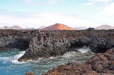 vahşi ve sert kumsalda volkanik Adası Lanzarote, İspanya