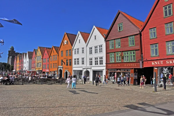 Coloridas fachadas de casas de la liga hanseática Bryggen en Bergen, Noruega — Foto de Stock