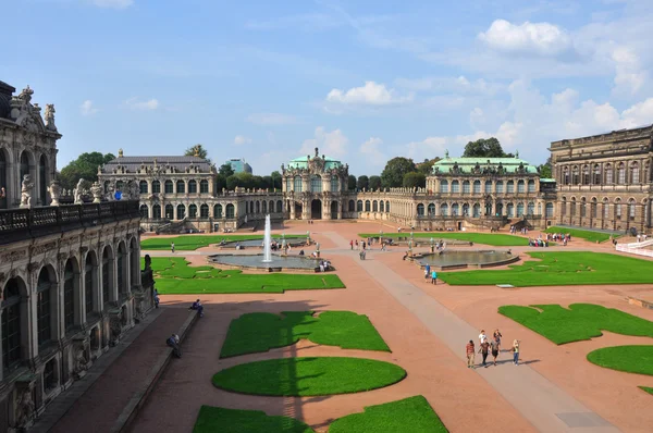 Visa i trädgården av zwinger dresden, Tyskland — Stockfoto