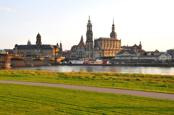 Vue sur Hofkirche Dresden au coucher du soleil, Allemagne — Photo