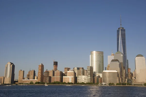 Skyline of New York City med One World Trade Center 2015 – stockfoto