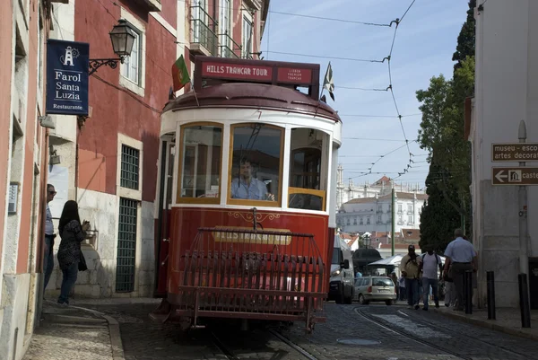 Tranvía turístico rojo en Lisboa, Portugal —  Fotos de Stock