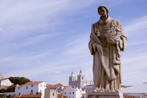 Estatua de un santo portugués en Lisboa, Portugal —  Fotos de Stock