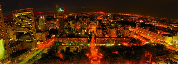 Letecký panoramatický pohled na Varšavské centru v noci, z horní části paláce kultury a vědy, Varšava, Polsko — Stock fotografie