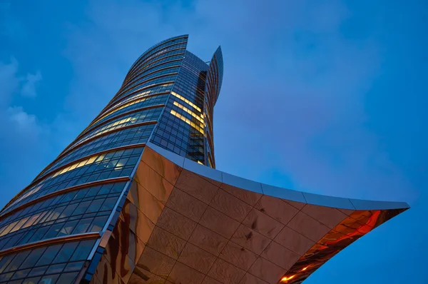 Warsaw, Poland - March 28, 2016: Office building Warsaw Spire under construction — Stock Photo, Image