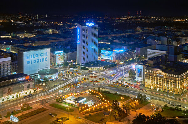 Варшава, Польша - 27 августа 2016 г.: Панорамный вид с вершины Дворцовой культуры и науки: Дворец культуры и науки, также сокращенно PKiN
.