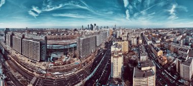 Varşova Şehir Merkezi 'nin güzel panoramik hava aracı görüntüsü Varşova Şehir Merkezi, Polonya ve AB' nin gökdelenleriyle