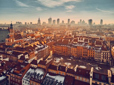 Varşova Şehri 'nin gökdelenleri ve Varşova' nın pazar meydanı ve bir deniz kızı heykeli, Polonya, AB