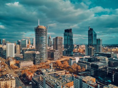 Gökdelenleri, Polonya ve AB ile Varşova Şehir Merkezi 'nin güzel panoramik hava aracı görüntüsü