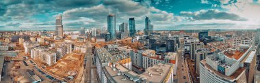 Gökdelenleri, Polonya ve AB ile Varşova Şehir Merkezi 'nin güzel panoramik hava aracı görüntüsü