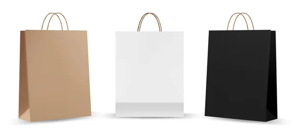 Mockups bolsa de compras. Paquete de papel aislado sobre fondo blanco. Maqueta realista de bolsas de papel artesanales. — Vector de stock