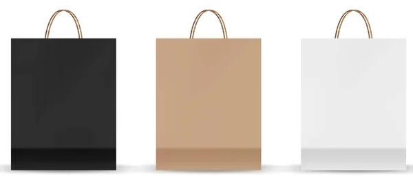 Mockups bolsa de compras. Paquete de papel aislado sobre fondo blanco. Maqueta realista de bolsas de papel artesanales. — Vector de stock