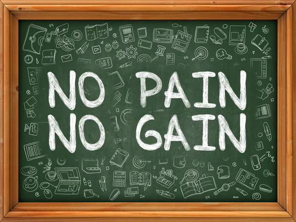Ingen smärta, ingen vinst-hand dras på gröna Chalkboard. — Stockfoto