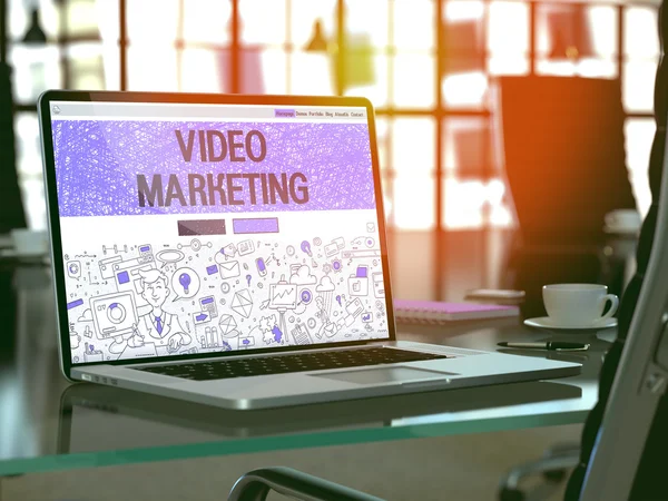 Tela de laptop com conceito de marketing de vídeo. — Fotografia de Stock