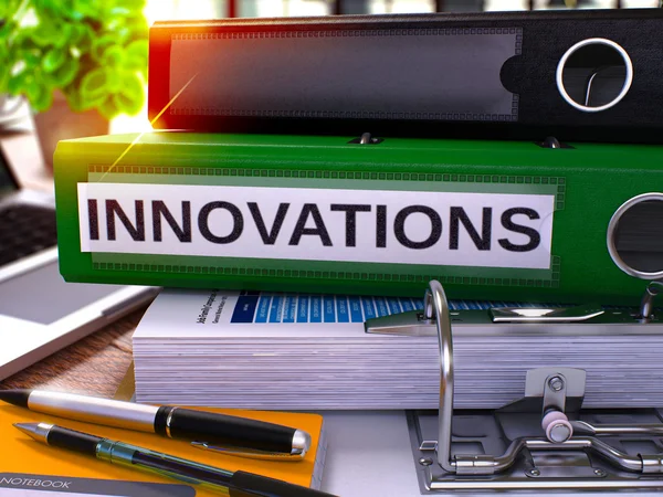 Innovationen im grünen Büroordner. Getöntes Image. — Stockfoto