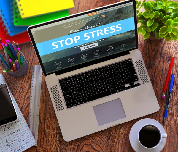 Detener el concepto de estrés en la pantalla moderna del ordenador portátil . —  Fotos de Stock