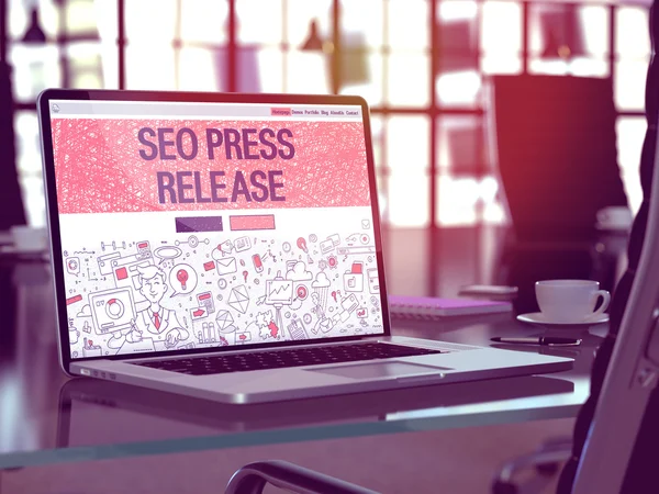 Seo Press Release on Laptop in Modern Workplace Background. — 图库照片