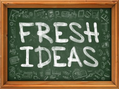 Taze Fikirler Kavramı. Doodle Simgeleri ile Yeşil Tebeşir Tahtası.
