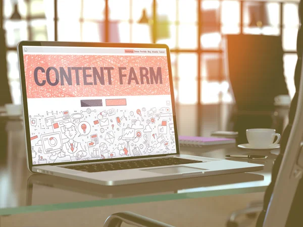 Laptop Screen with Content Farm Concept. — Stockfoto