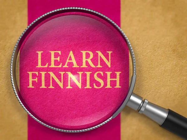 Aprenda o conceito finlandês através da lupa . — Fotografia de Stock
