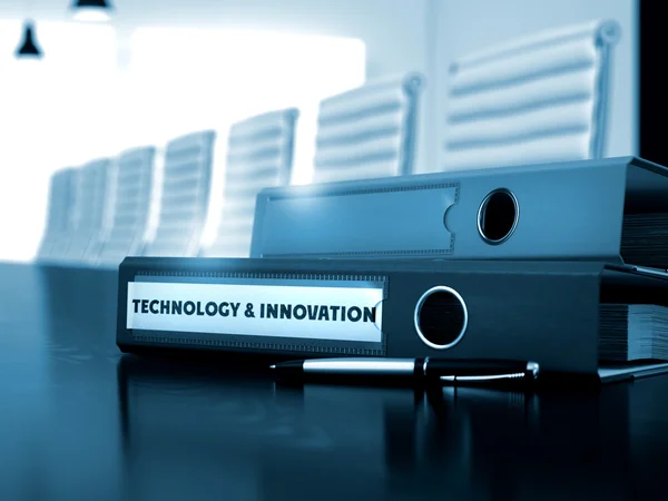 Technologie und Innovation auf Bürobindern. Unscharfes Bild. — Stockfoto