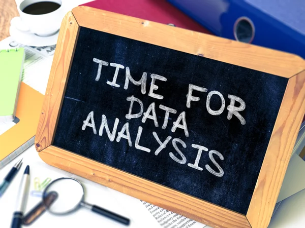 Tid för data analys-Chalkboard med handritad text. — Stockfoto