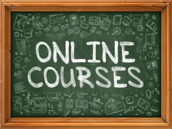 Концепция онлайн-курсов. Зеленая доска с иконами-лапшой . — стоковое фото
