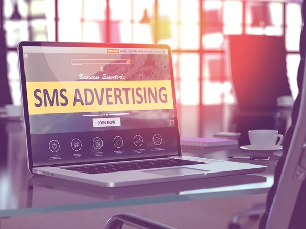 SMS Advertising on Laptop in Modern Workplace Background. — Stock Photo, Image