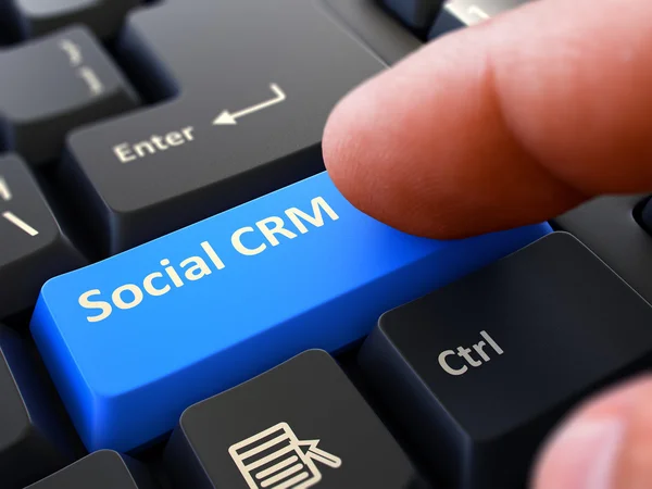 Κοινωνικό CRM γραμμένο σε μπλε κλειδί πληκτρολογίου. — Φωτογραφία Αρχείου