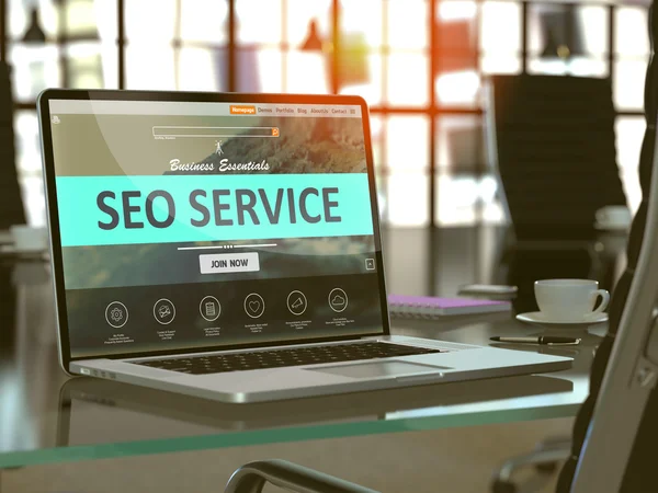 Concepto de servicio SEO en la pantalla del ordenador portátil . — Foto de Stock